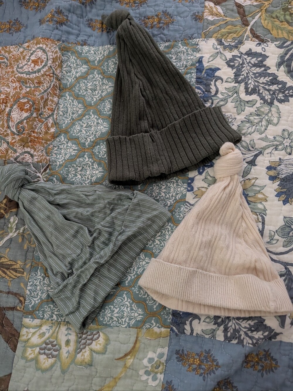 Kate Quinn Knot Hat Set